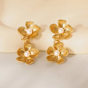 Arete chapa de oro 2 flores con perla